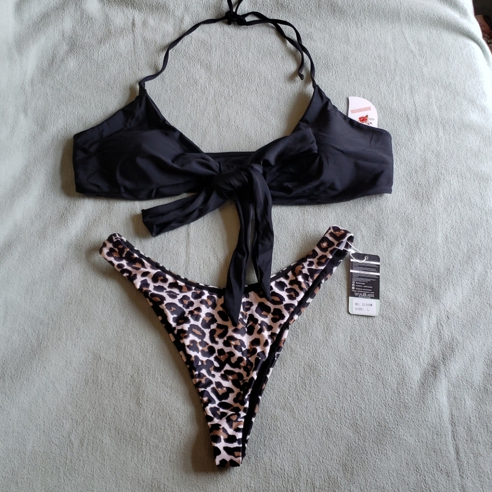 👌New with tags two-piece swimsuit.
